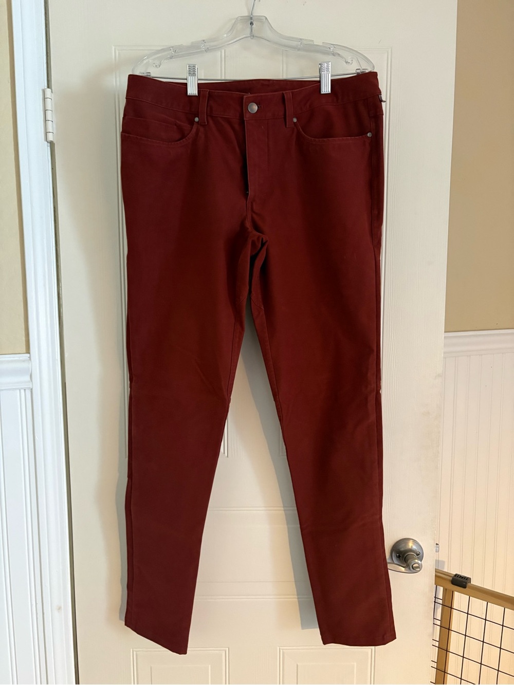 Lululemon men’s slim burgundy pants, size 34